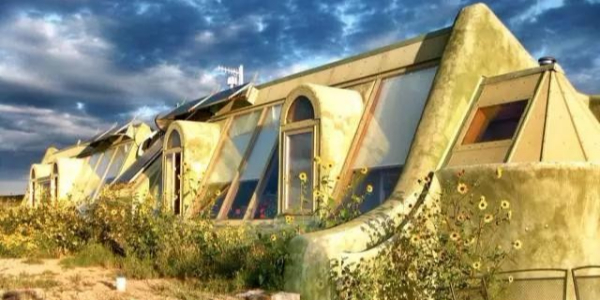 這個老炮兒建筑師讓難民住垃圾堆，卻贏得全世界尊重！